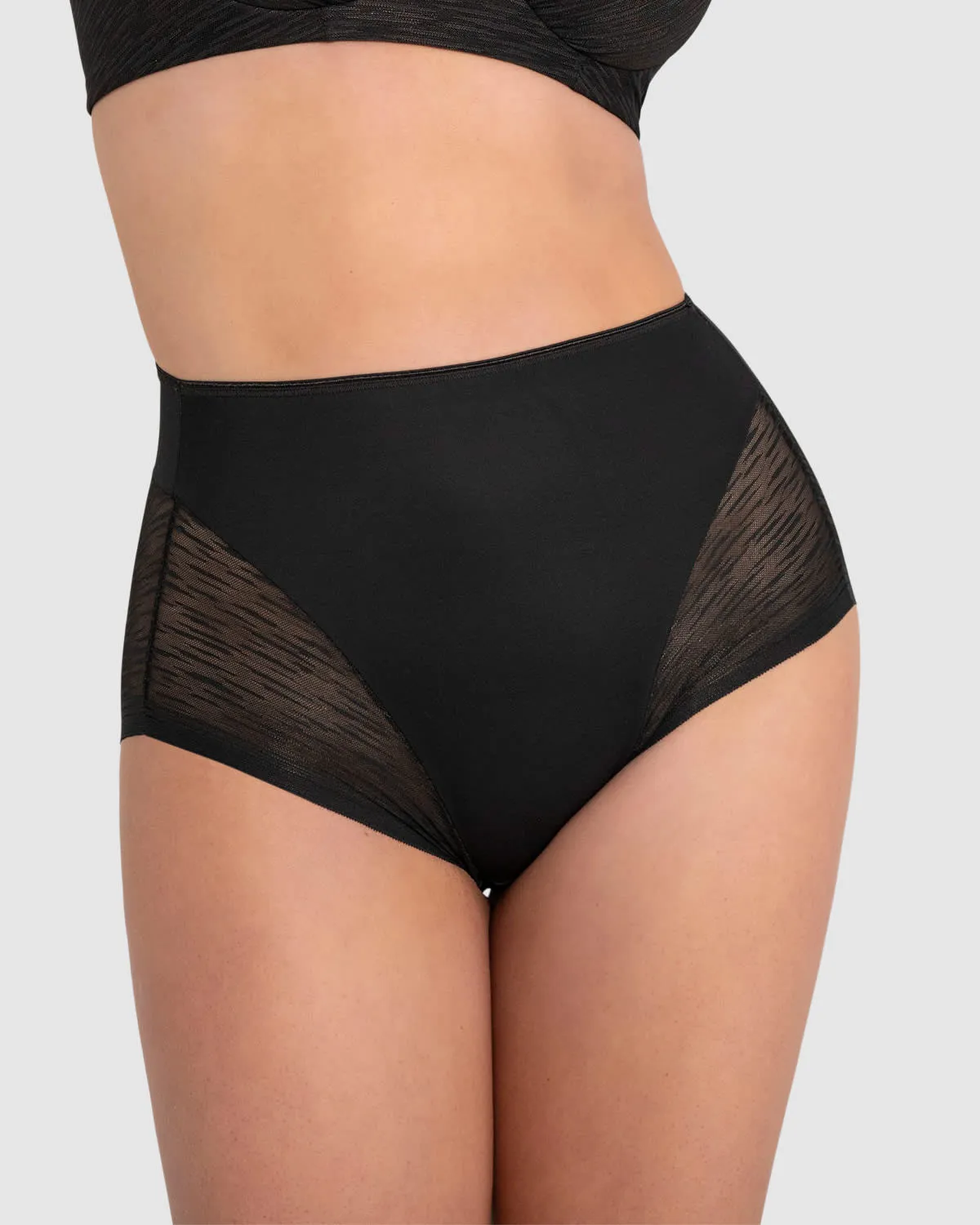 Panty faja clásico invisible con transparencias en glúteos y laterales