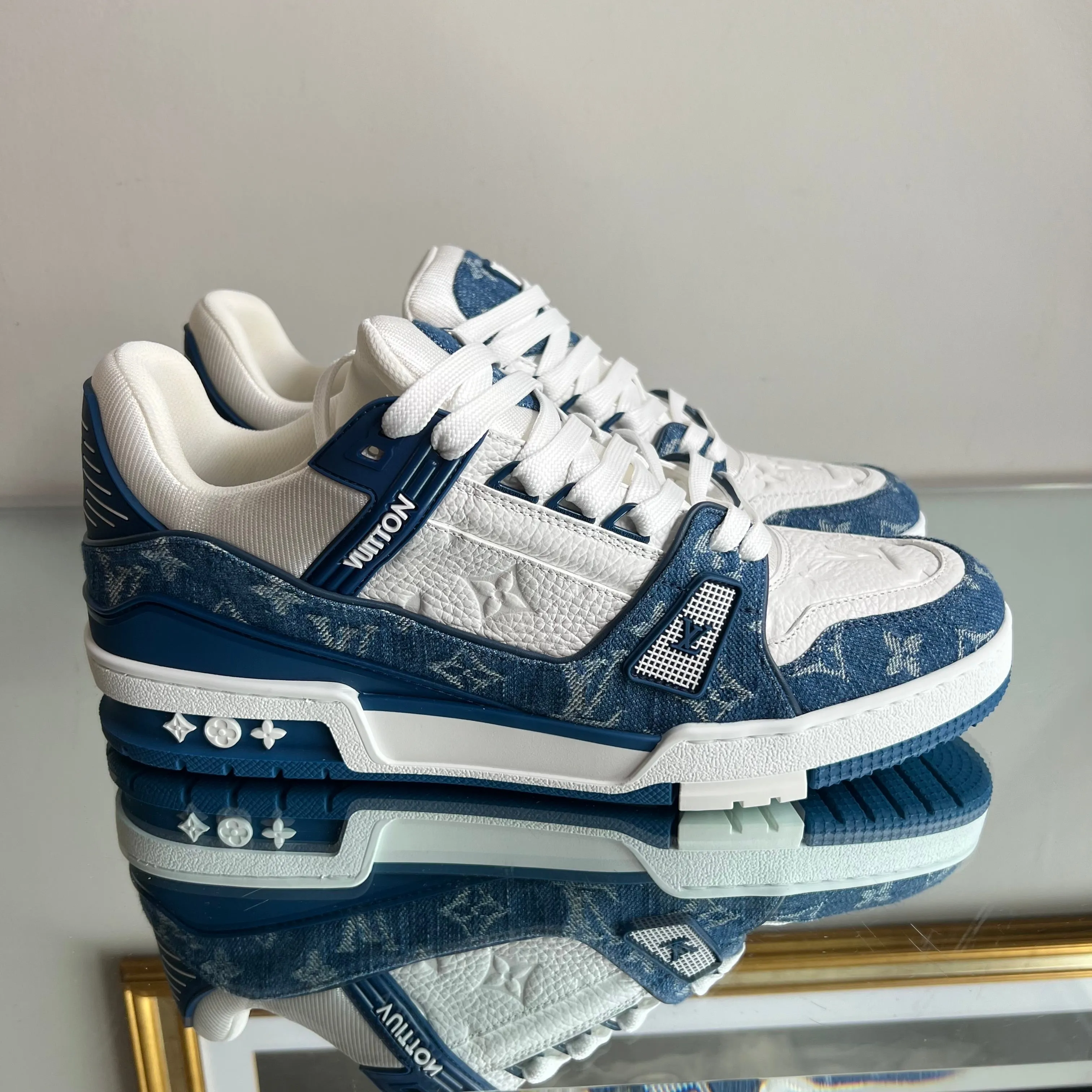 Tênis Louis Vuitton Trainer Azul e Branco