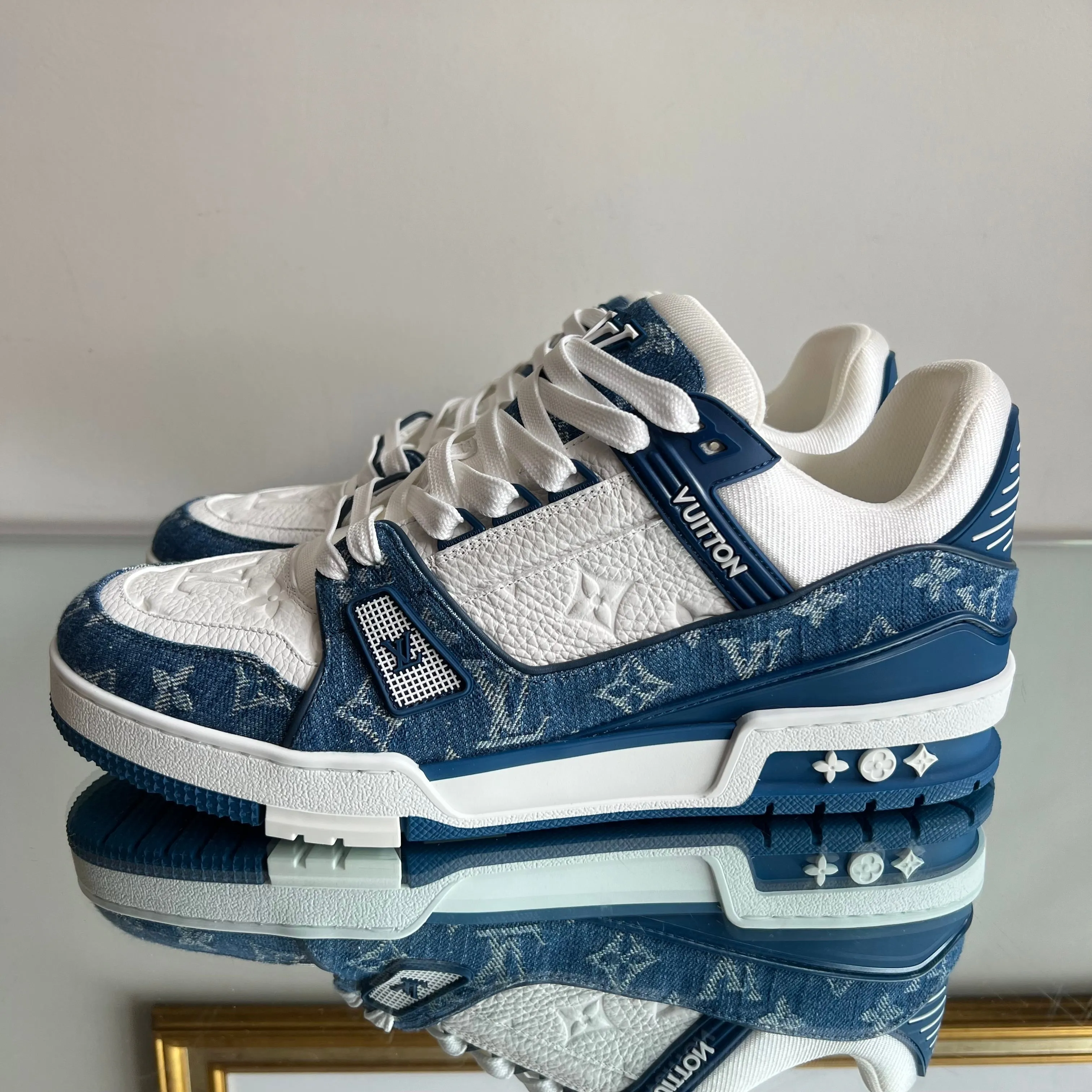 Tênis Louis Vuitton Trainer Azul e Branco