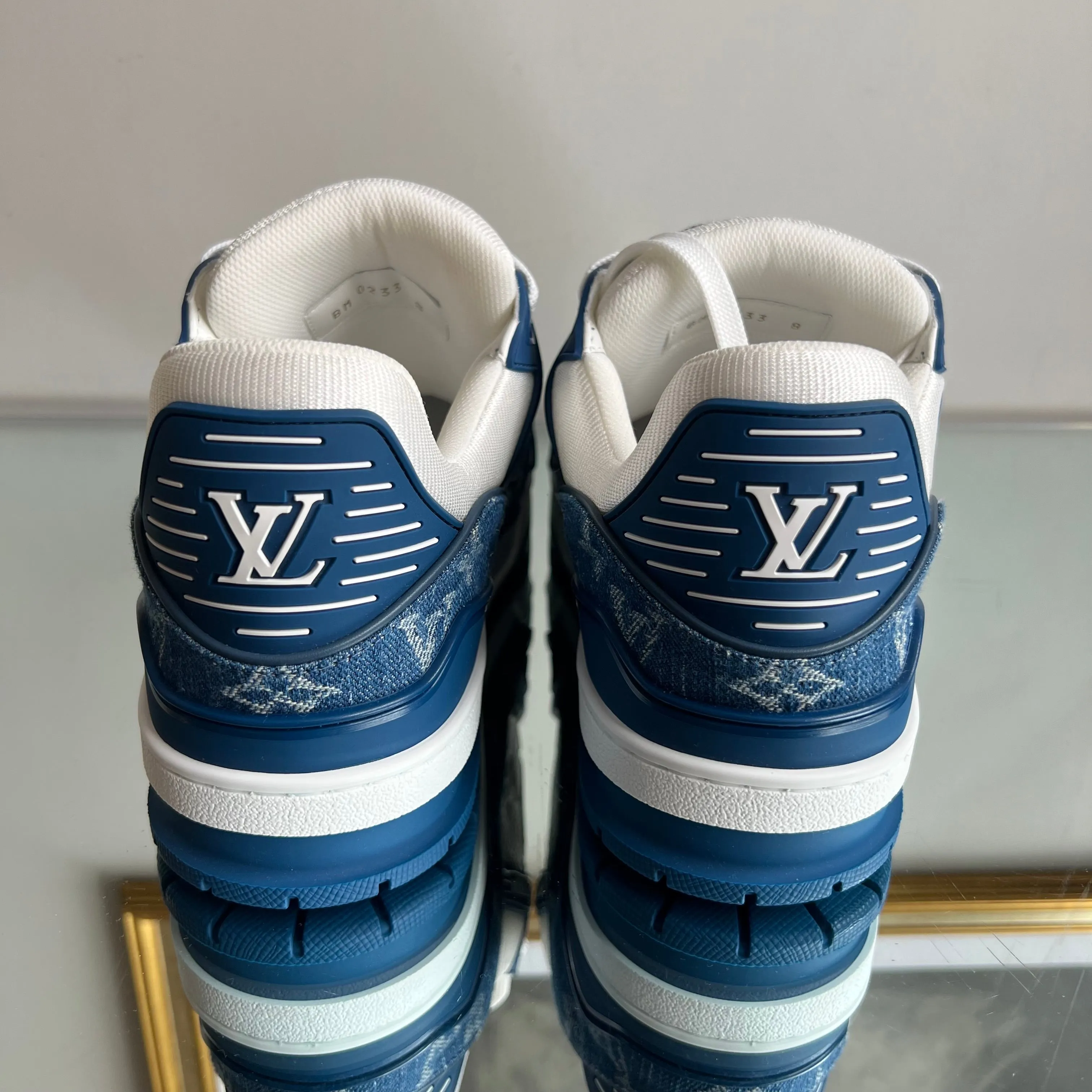 Tênis Louis Vuitton Trainer Azul e Branco