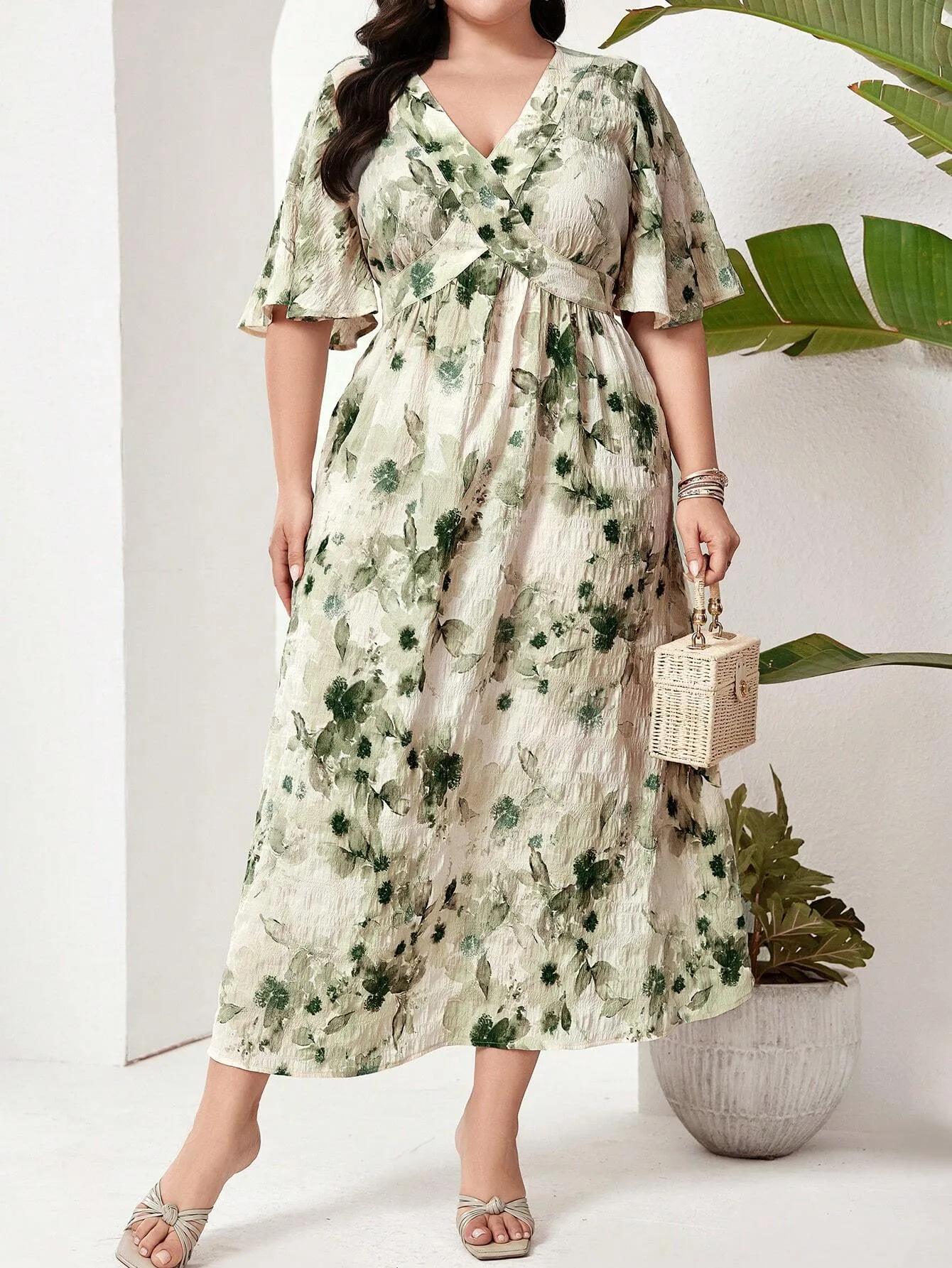 Vestido Feminino Floral Verde Plus Size - Nicole